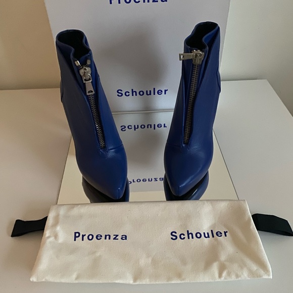 Womens shoes - Picture 2 of 2